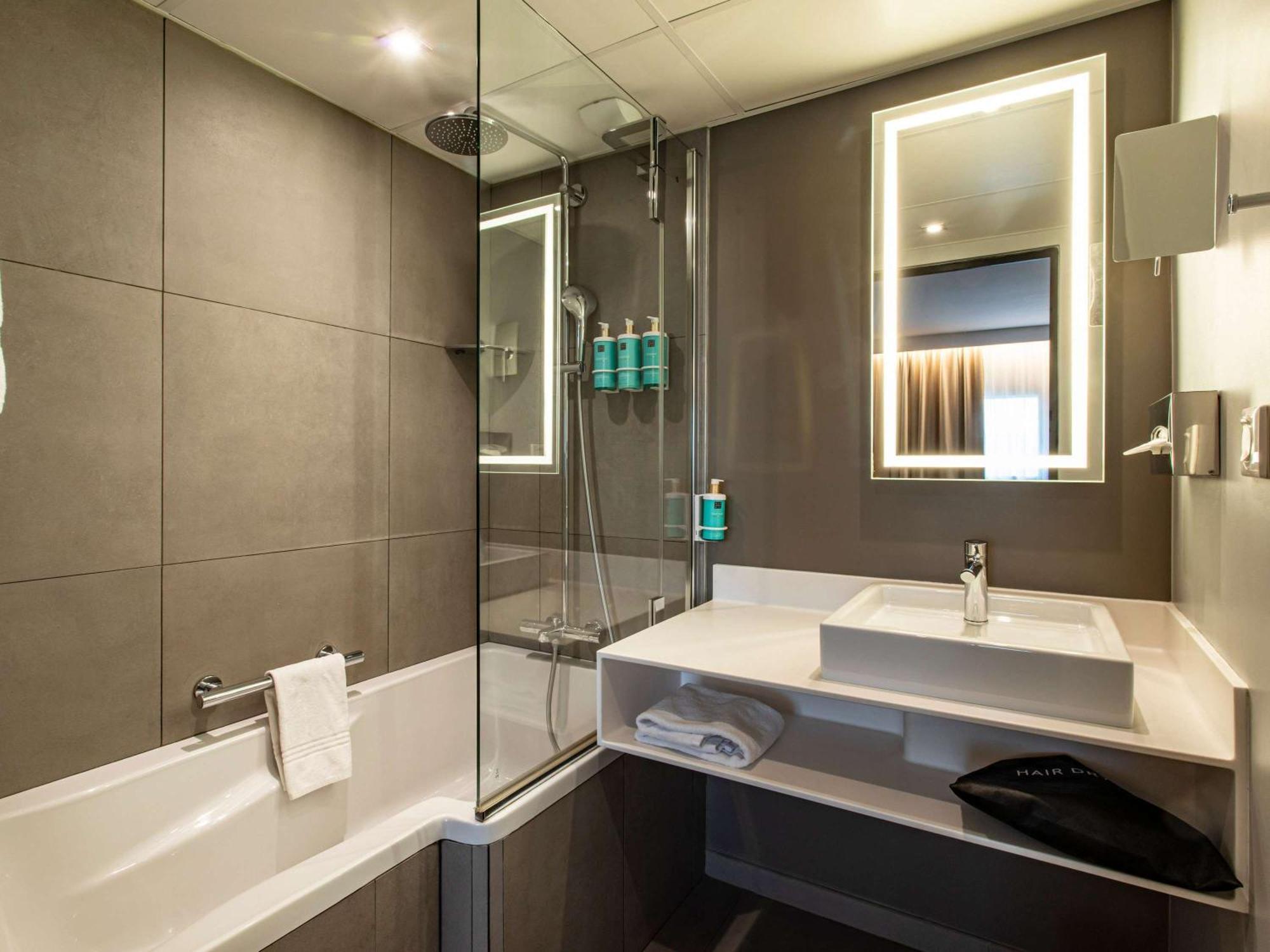 Novotel 14 Porte D'orleans Hotel 4*